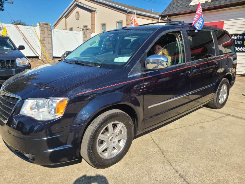 Chrysler Town & Country 2010 Blue