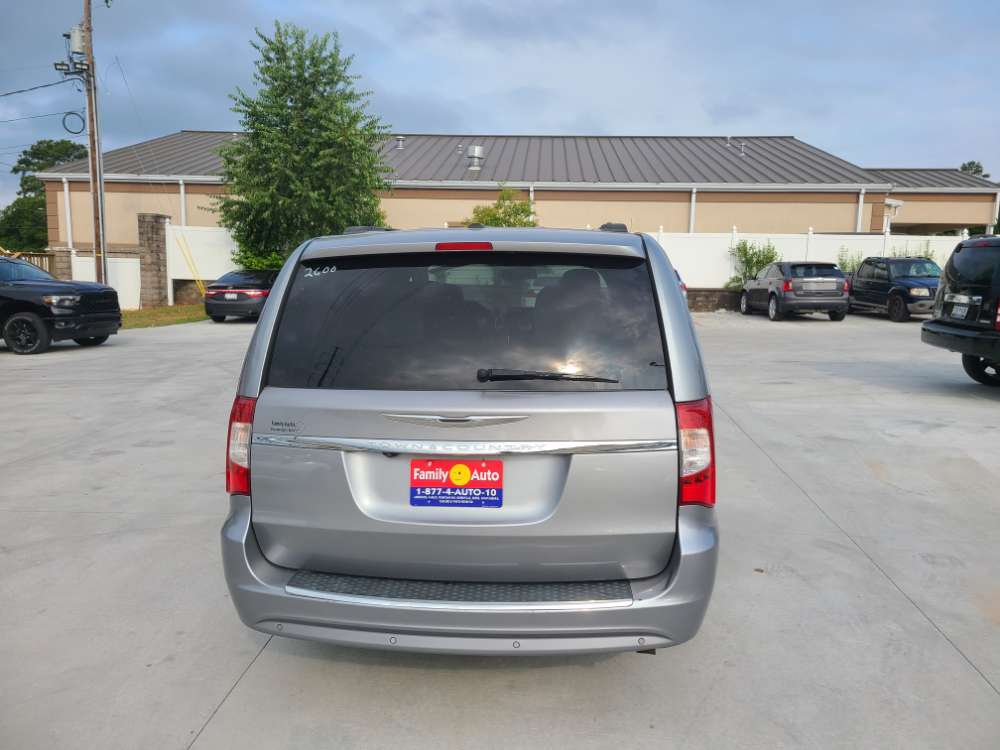 Chrysler Town & Country 2013 Tan