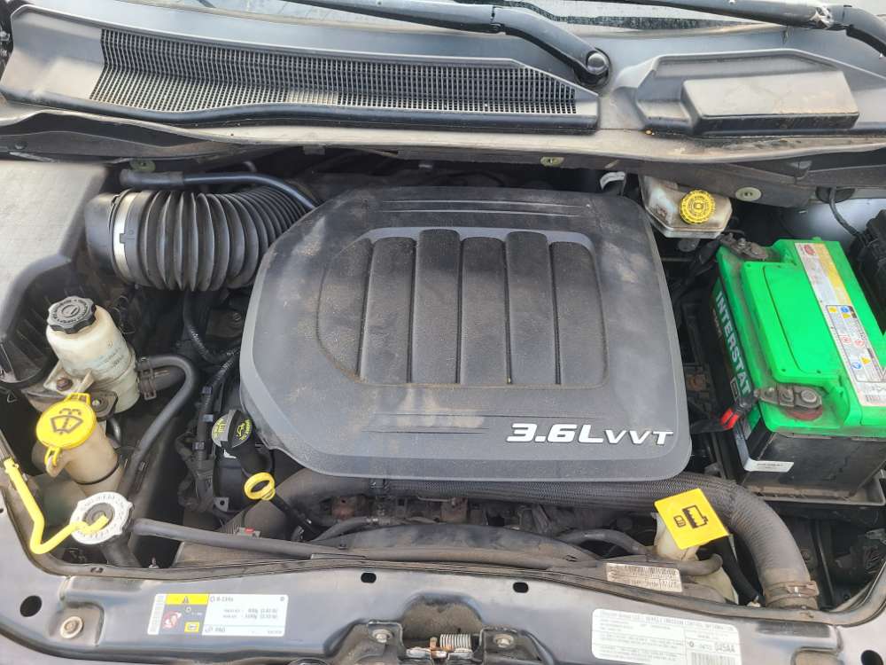 Chrysler Town & Country 2013 Tan
